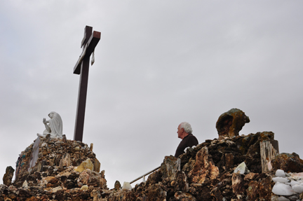 Lee Duquette looking at Mary holding the body of Christ 