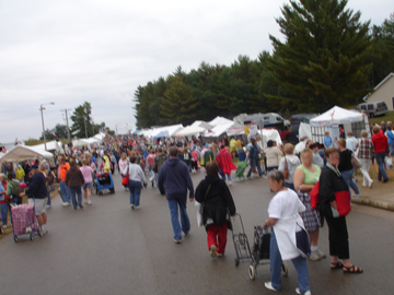 the crowd at the Cranberry Festival