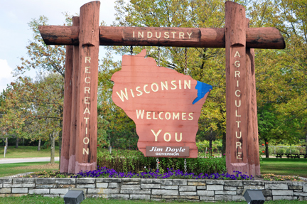sign - Wisconsin welcomes you