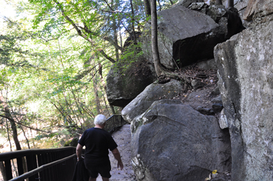 The trail from the lower overlook to the beach area