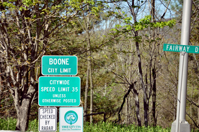 Boone City Limit sign