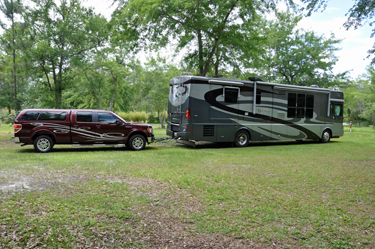 the RV and toad of the two RV Gypsies