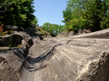 The glacial grooves