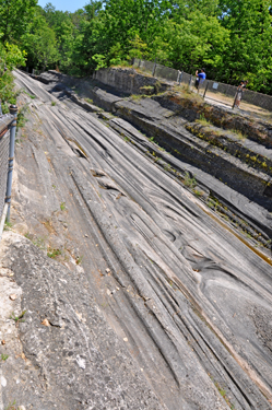 The glacial grooves