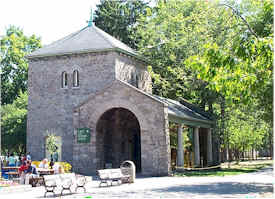 The entrance to Cave of the Winds