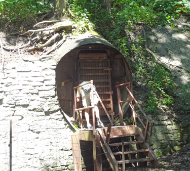 the entrance to Lockport Cave