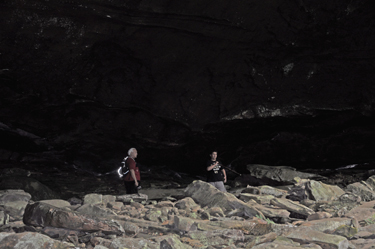 Lee Duquette and Alex under a big boulder by the Yahoo Arch.