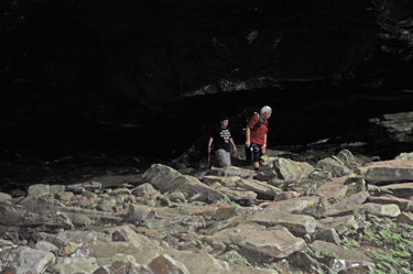 Lee Duquette and Alex under a big boulder by the Yahoo Arch.