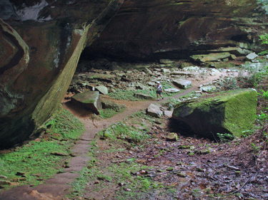 the trail  to the Yahoo arch