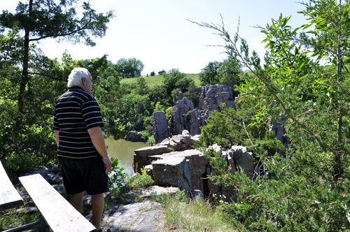 Lee Duquette at Chimney Rock in Palisades State Park