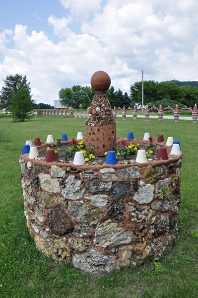 Cylinder Planter with Finial 