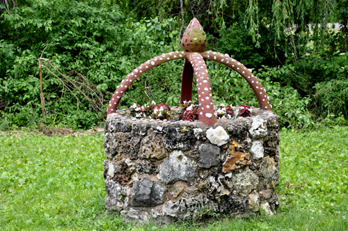 Planter with Intersecting Arches