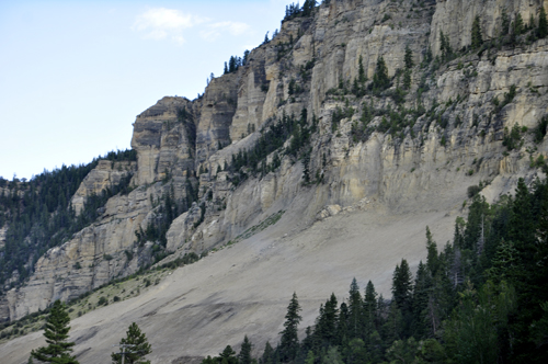 solid rock near the edge looks so smooth