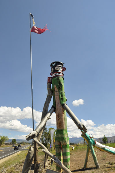 green totem pole at Dave Sipes Folk Art