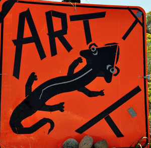 Art lizard sign