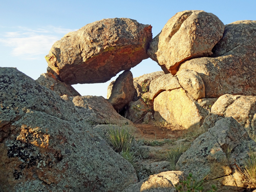 two kissing rocks