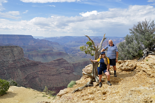 the two RV Gypsies at Moran Poiint in the Grand Canyon