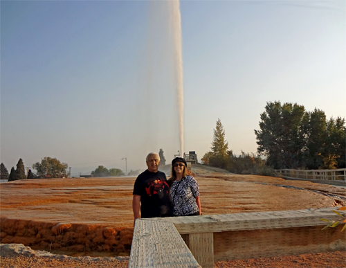 The two RV Gypsies in front of the 100fot geyser eruption