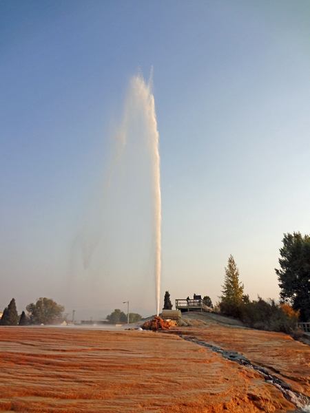 Soda Springs Geyser erupts to 100 feet high