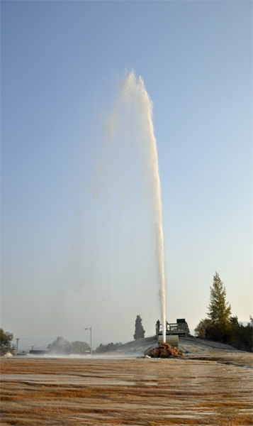 Soda Springs Geyser erupts to 100 feet high