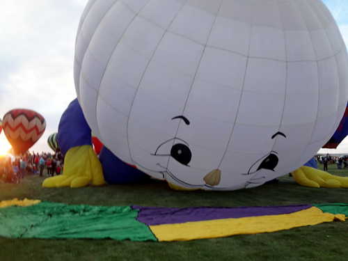 Humpty Dummpty doing a push-up