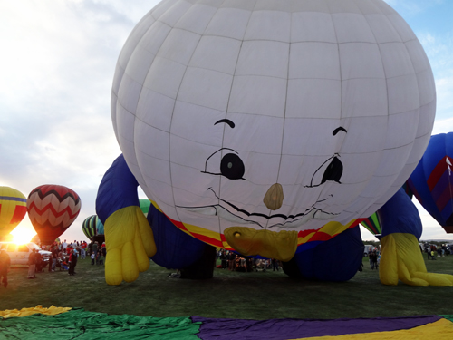 Humpty Dummpty doing a push-up