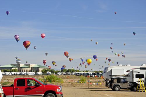 lots of hot air balloons