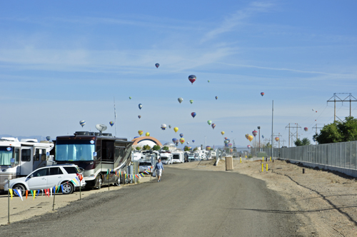 The two RV Gypsies seeing balloons from their RV