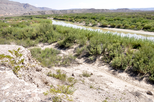 Bouquillas Canyon overlook and the Rio Grande River