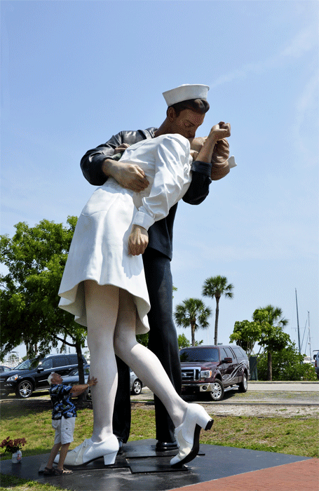 Lee Duquette at the Unconditional Surrender statue 