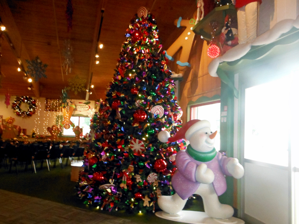 Christmas tree and snowman at Bronners Christmas Wonderland