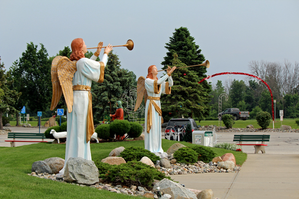 ultra large angels at Bronners Christmas Wonderland