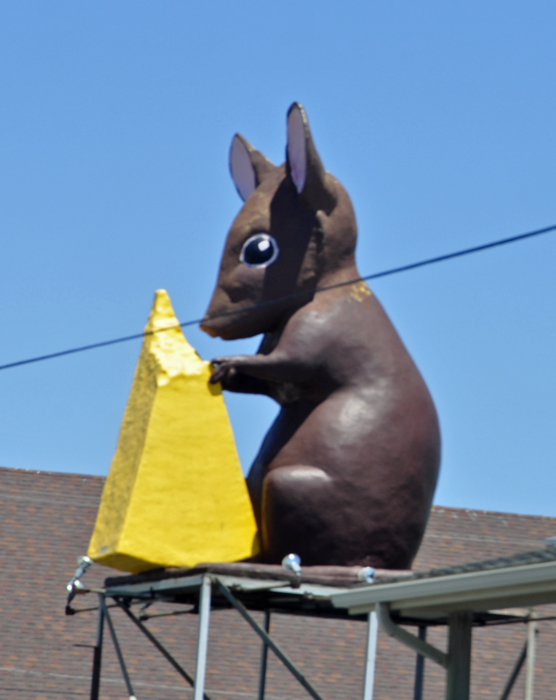 Giant Mouse in front of Wilson Cheese Shoppe