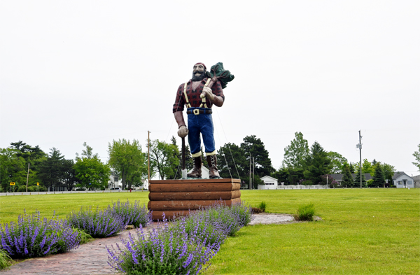 Paul Bunyan statue