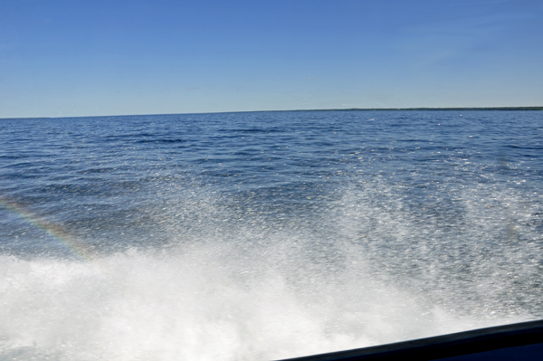 waves spashing against the side of the ferry