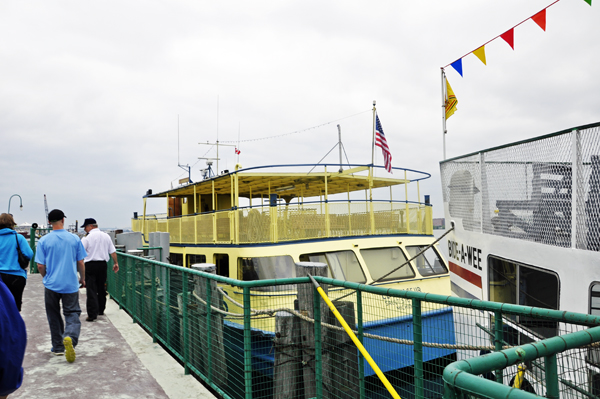 the dinner cruise boat