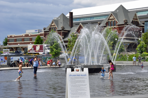 Children playing in the Splash Park at Thunder Bay Marina Park