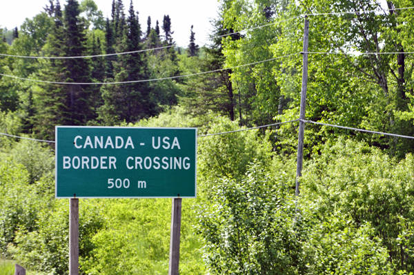 Canada-USA bordercrossing sign