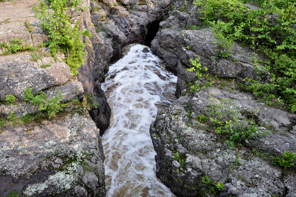 the flowing Temperance River