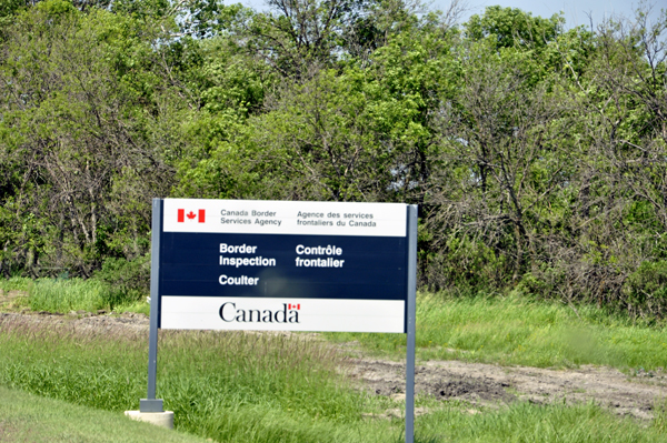 Canada border inspection sign