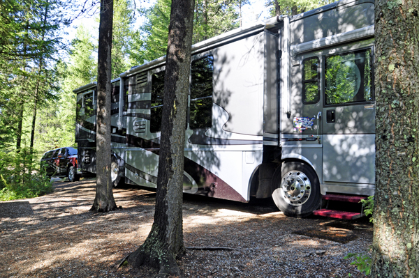 the RV and toad of the Two RV Gypsies