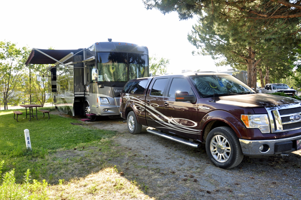 the RV and toad of the two RV Gypsies