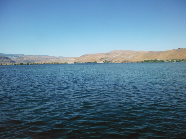 the scenic Columbia River and the towering basalt cliffs