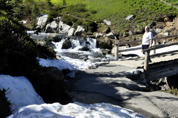 Lee Duquette on the bridge acrossб═the top of Myrtle Falls