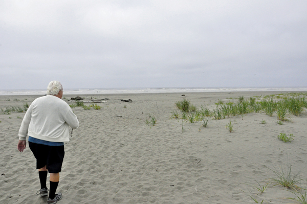 Lee Duquette entering the beach