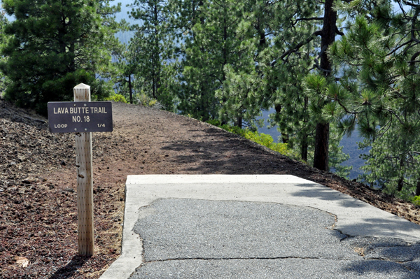 sign at the begiing of the Lava Butte Trail