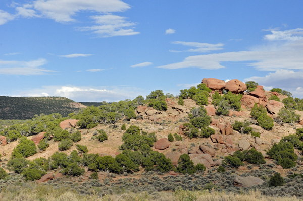 beutiful sky, bright red rocks in the canyon