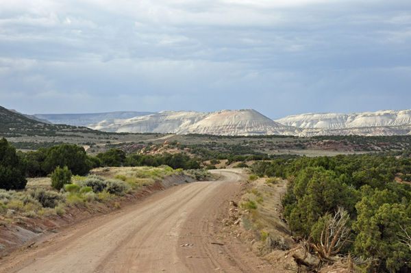 the dirt road had lots of corners