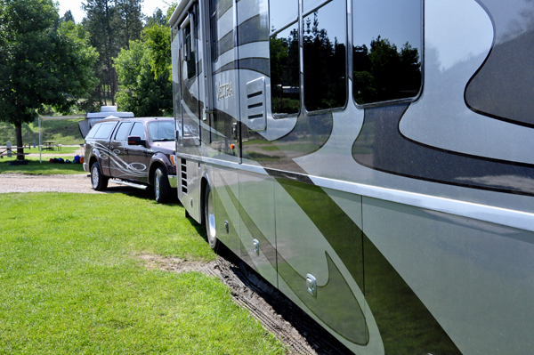 the RV and toad of the two RV Gypsies