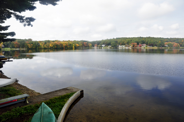 Fall colors on Mossup Pond